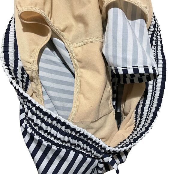 ALBION Pana Stripe Sprinter Shorts Panty Lined Size Medium - Picture 9 of 10